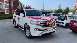 Toyota Land Cruiser 200 белый салон - Аренда автомобилей с водителем в Екатеринбурге | АвтоЛюкс