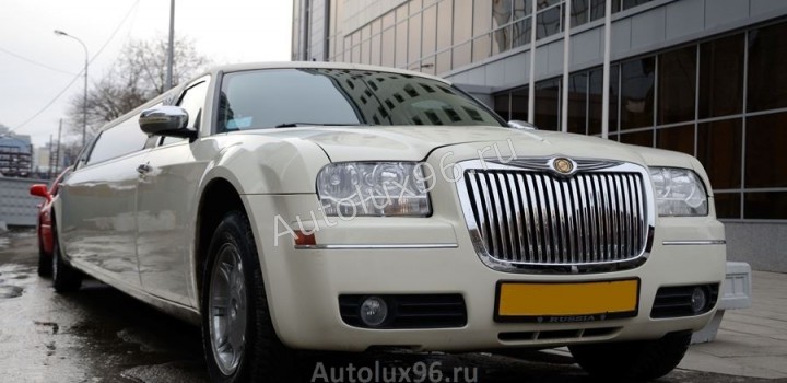 Chrysler 300C слоновая кость 10 мест на свадьбу - Аренда автомобилей с водителем в Екатеринбурге | АвтоЛюкс