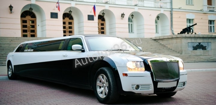 Chrysler 300C черно-белый 10 мест на свадьбу - Аренда автомобилей с водителем в Екатеринбурге | АвтоЛюкс
