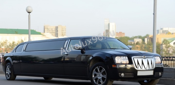Chrysler 300C черный 10 мест на свадьбу - Аренда автомобилей с водителем в Екатеринбурге | АвтоЛюкс