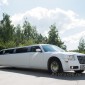 Chrysler 300C белый 10 мест на свадьбу - Аренда автомобилей с водителем в Екатеринбурге | АвтоЛюкс